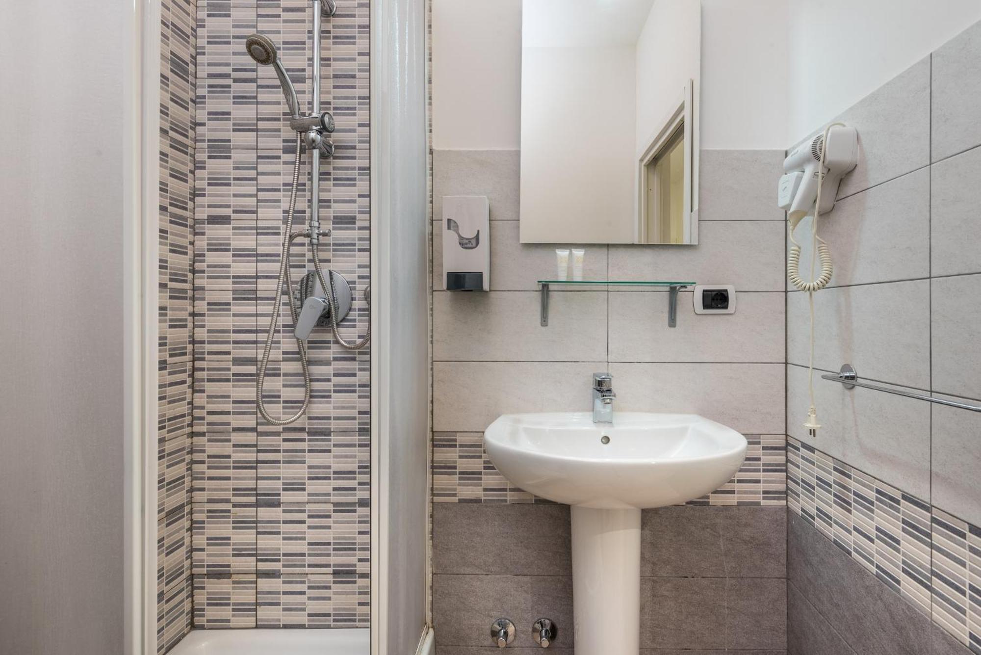 Travelershome 7Metri Guesthouse Ciampino Exterior photo